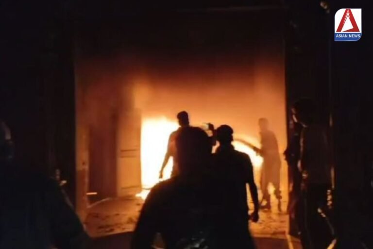 Muzaffarnagar Breaking : प्लास्टिक गौदाम में लगी भयंकर आग, लाखो का सामान हुआ खाक