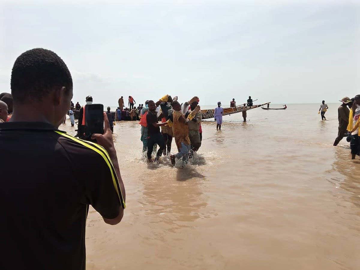 Nigeria Boat capsized : नाइजीरिया में नाव पलटने से बड़ा हादसा : 27 की मौत, 100 से अधिक लापता
