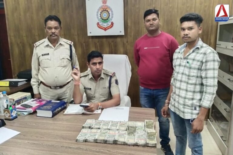 Raipur Breaking चेकिंग के दौरान पुलिस को मिली 8 लाख नगदी कैश....