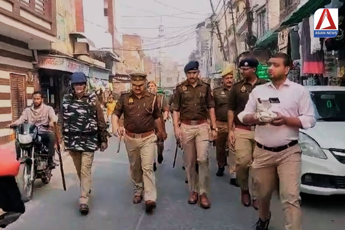 Sambhal Violence Update संभल में बवाल के बाद पुलिस प्रशासन अलर्ट, ड्रोन सर्च अभियान और फ्लेग मार्च...