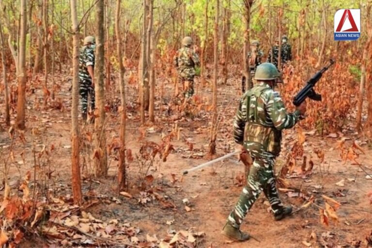 Sukma Breaking नक्सलियों से जवानों की मुठभेड़, 10 नक्सलियों के मारे जाने की खबर