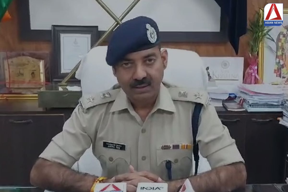 Gwalior Crime News : डबरा में हुई युवक की हत्या के तार कनाडा से जुड़े, फिल्मी स्टाइल में की गई हत्या का सीसीटीवी आया सामने Gwalior Crime News : डबरा में हुई युवक की हत्या के तार कनाडा से जुड़े, फिल्मी स्टाइल में की गई हत्या का सीसीटीवी आया सामने