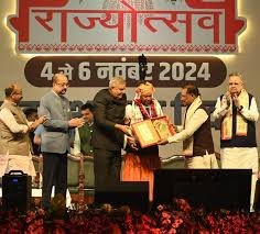 छत्तीसगढ राज्योत्सव 2024 : उप राष्ट्रपति जगदीप धनखड़ ने छत्तीसगढ़ के 36 अलंकरण से विभूतियों एवं संस्थाओं को किया सम्मानित 2 ४७६