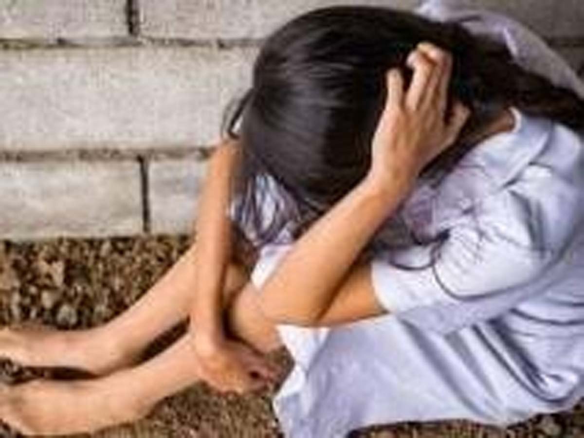 8वीं की छात्रा गर्भवती : बच्ची के पेट में 7 महीने का गर्भ, लीपापोती में जुटा विभाग