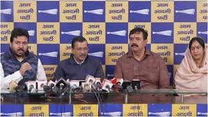 दिल्ली विधानसभा चुनाव से पहले बड़ा झटका: रमेश पहलवान और पत्नी कुसुमलता AAP में शामिल
