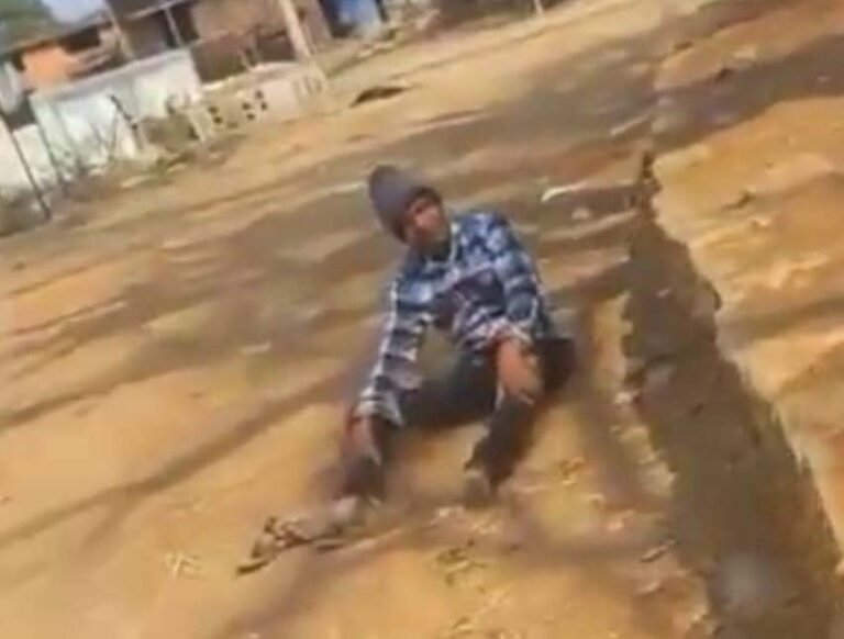 Bilaspur Viral News : नशे में धुत्त होकर स्कूल पहुंचा शिक्षक, वीडियो वायरल