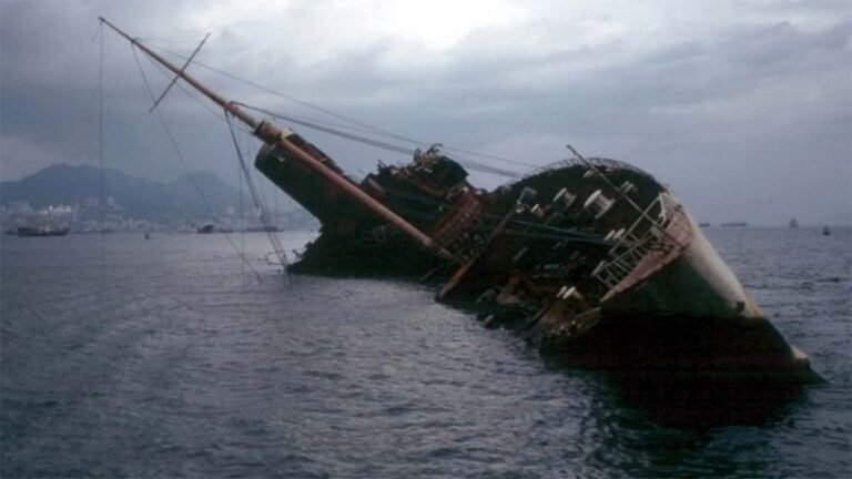 Congo Boat Accident : कांगो के फिमी नदी में पलटी नाव, 25 लोगों की मौत....