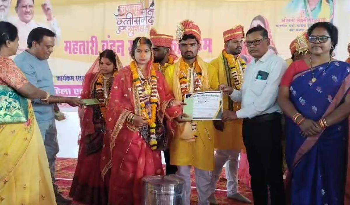 Dhamtari News मुख्यमंत्री कन्या विवाह योजना के तहत 48 जोड़े बंधे परिणय सूत्र में....