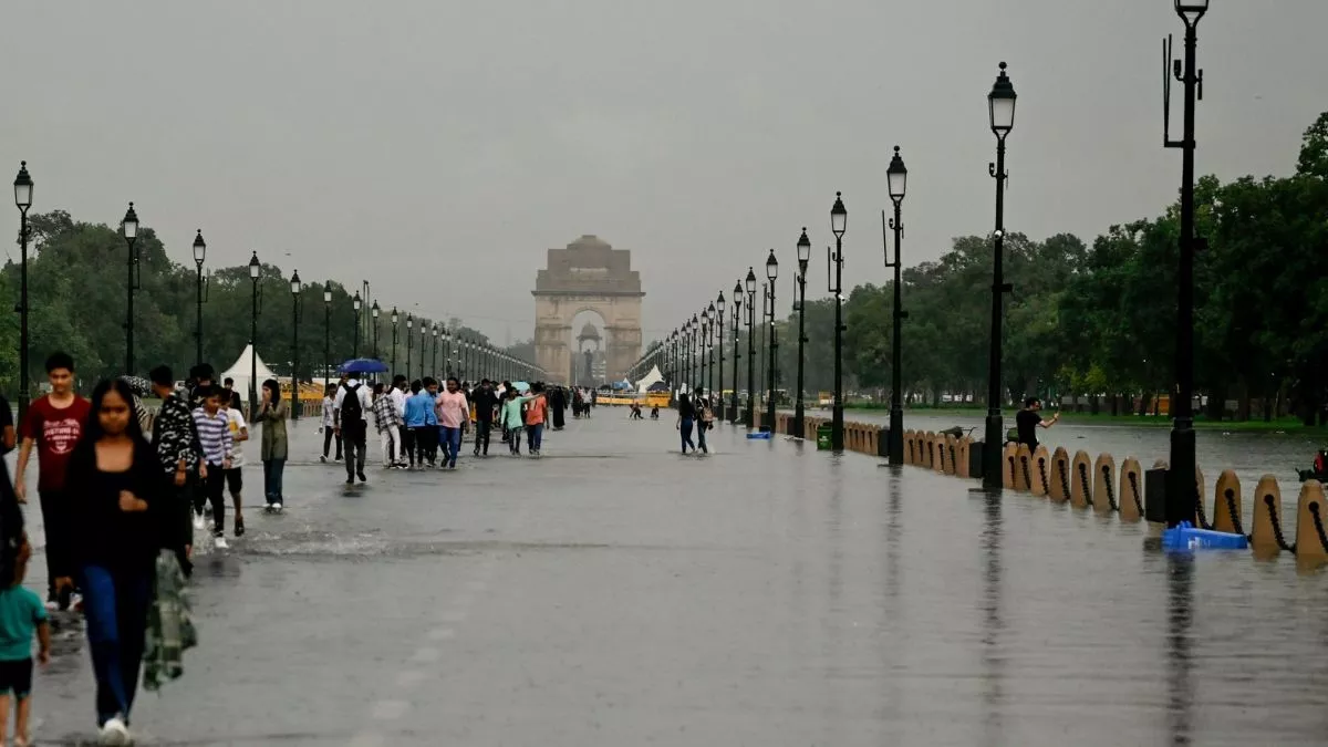 दिल्ली में कड़ाके की ठंड के बीच झमाझम बारिश, मौसम विभाग ने जारी किया अलर्ट......