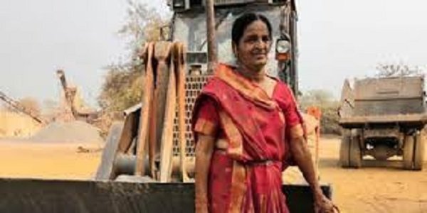 जेसीबी वाली दीदी दमयंती सोनी: संघर्ष से सपनों तक, अब जापान में दिखाएंगी हुनर
