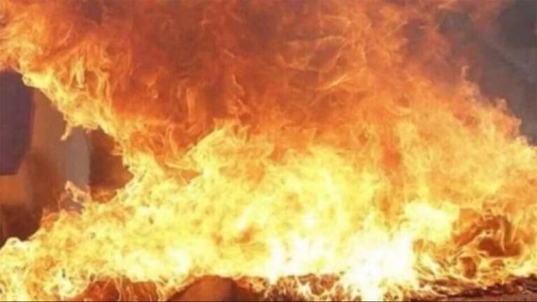 MP Dewas : घर में लगी आग, पति-पत्नी समेत 2 बच्चों की मौत.....