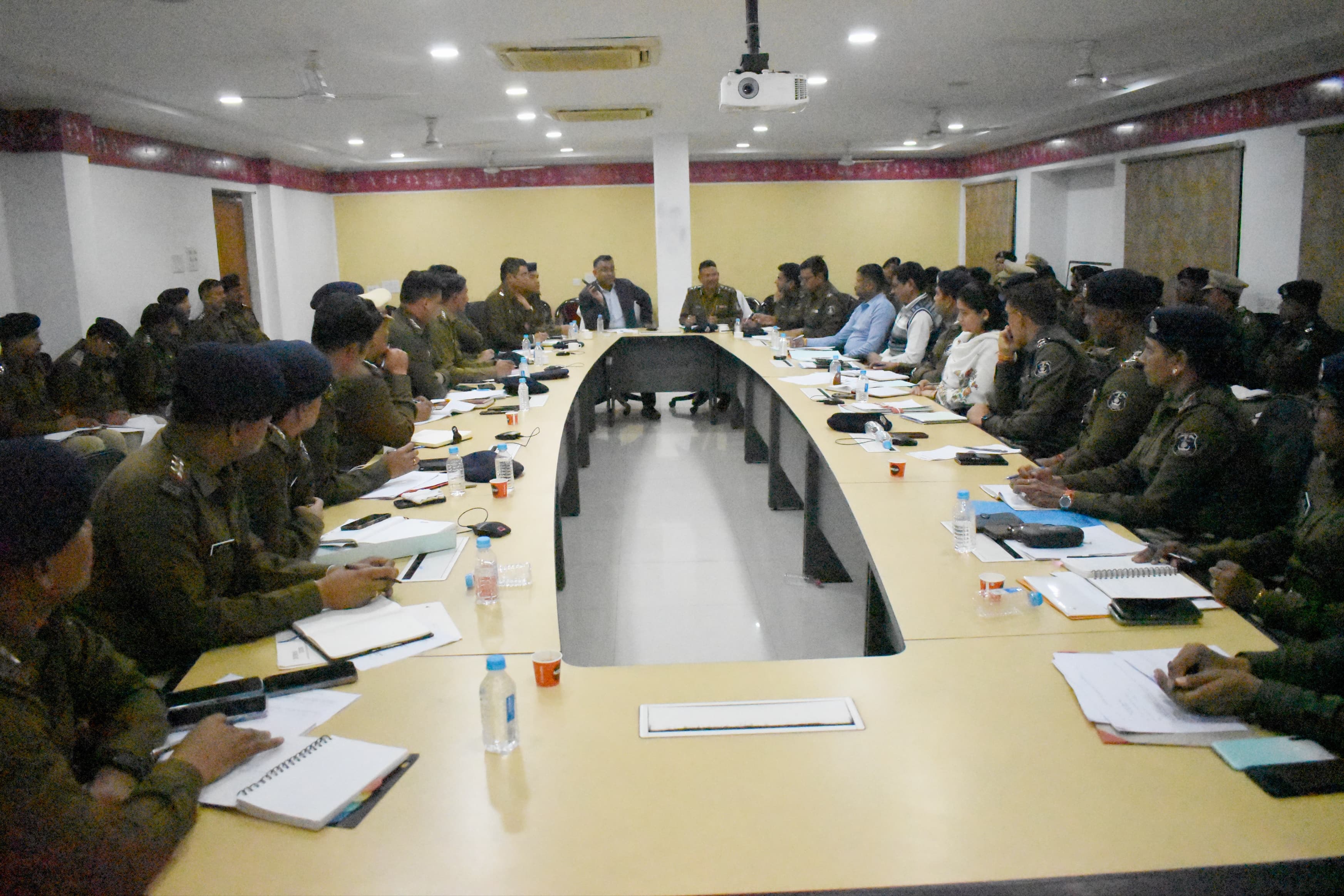 रायपुर में पुलिसिंग सुधार : नाइट गश्त और लैंडलाइन सेवा बहाली के निर्देश.......