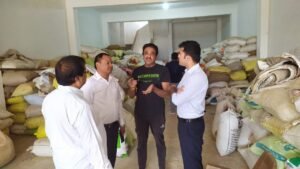 धान के अवैध भंडारण पर बड़ी कार्रवाई, 2 गोदामों पर छापेमारी, सैकड़ों क्विंटल धान जब्त.... 2 WhatsApp Image 2024 12 26 at 7.51.16 PM 2