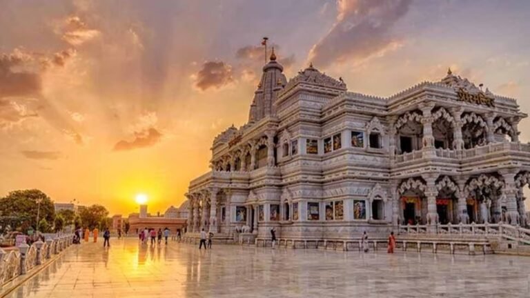 New Year 2025 : मथुरा के पवित्र मंदिरों में दर्शन कर करें साल की शुभ शुरुआत...