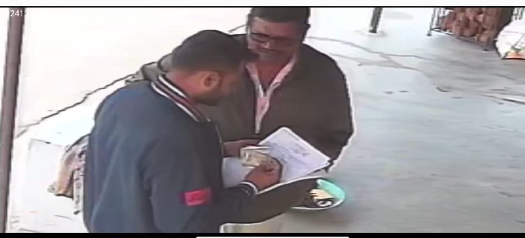 धान सत्यापन के नाम पर रिश्वत लेने वाले पटवारी निलंबित, कलेक्टर ने की सख्त कार्रवाई....