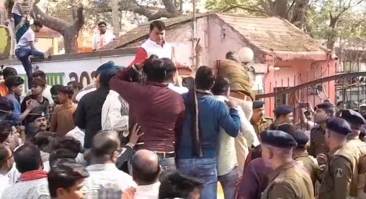 भिलाई नगर निगम का घेराव, भ्रष्टाचार और कमीशनखोरी के आरोप में बीजेपी ने किया जोरदार प्रदर्शन