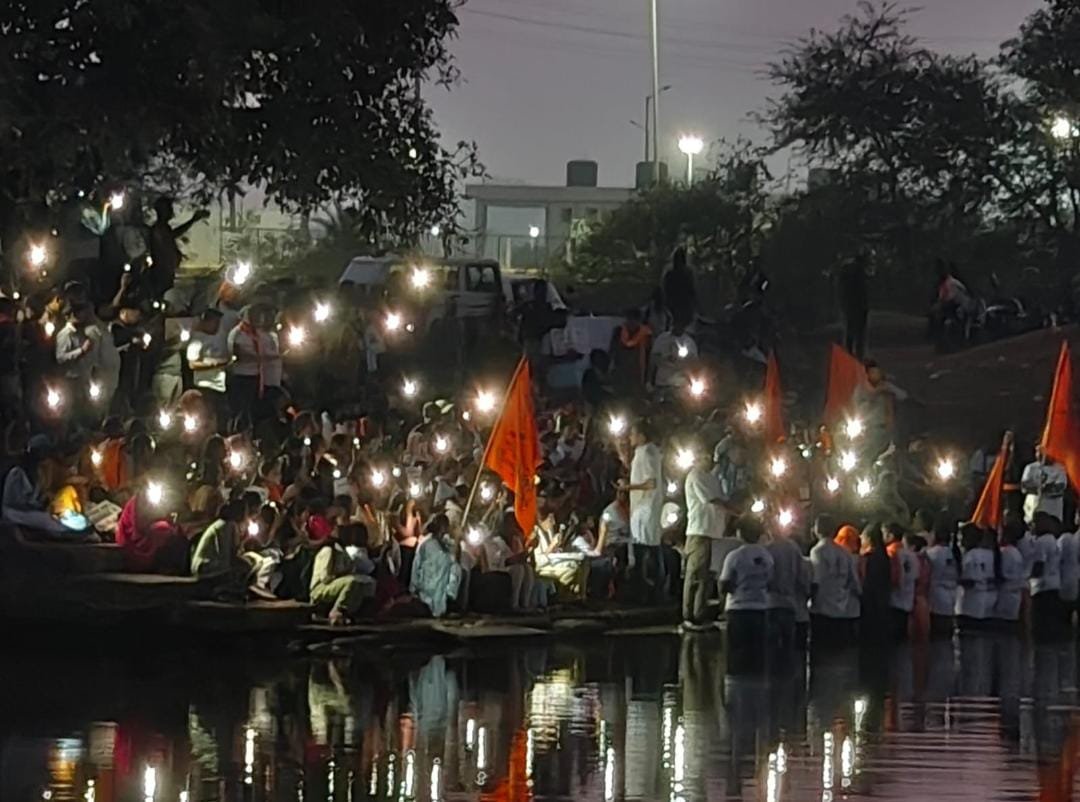 B.Ed सहायक शिक्षकों का जल सत्याग्रह जारी, प्रशासन से बातचीत विफल