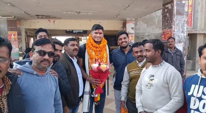 हरियाणा स्टीलर्स की चैंपियनशिप में संस्कार मिश्रा का अहम योगदान, मरवाही में हुआ भव्य स्वागत"