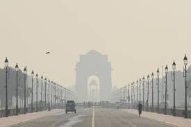 दिल्ली में ठंड, कोहरे और प्रदूषण का कहर, सांस लेना हुआ मुश्किल....