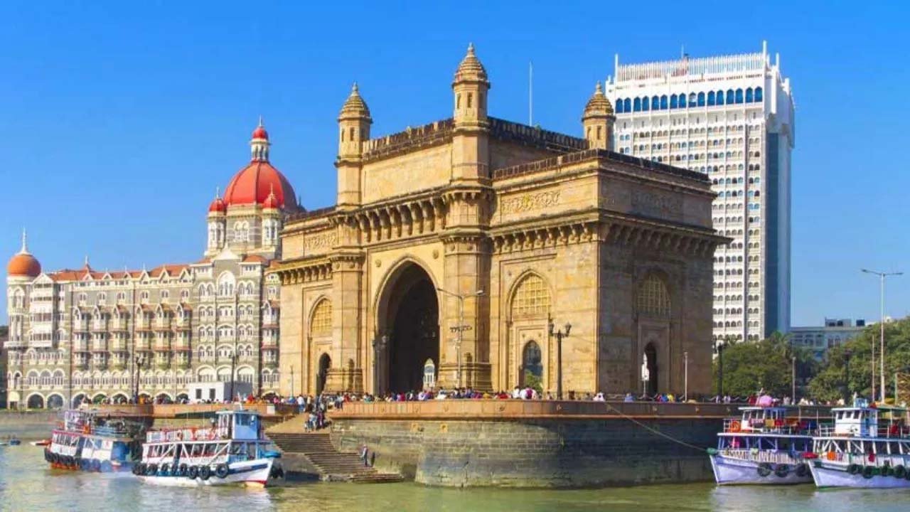 गेटवे ऑफ इंडिया के पास बड़ा हादसा, यात्रियों से भरी नाव पलटी; 3 की मौत, 5 लापता