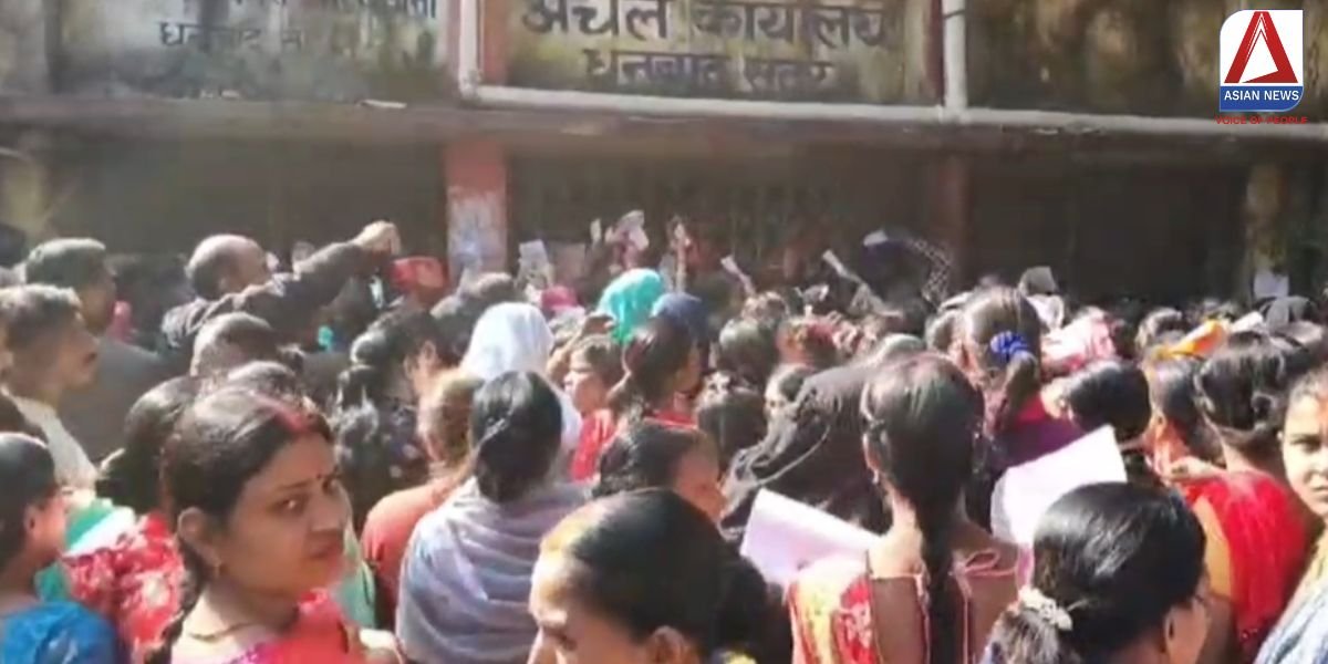 मंईयां सम्मान योजना में आवेदन के लिए महिलाओं की भारी भीड़, अव्यवस्था पर उठते सवाल