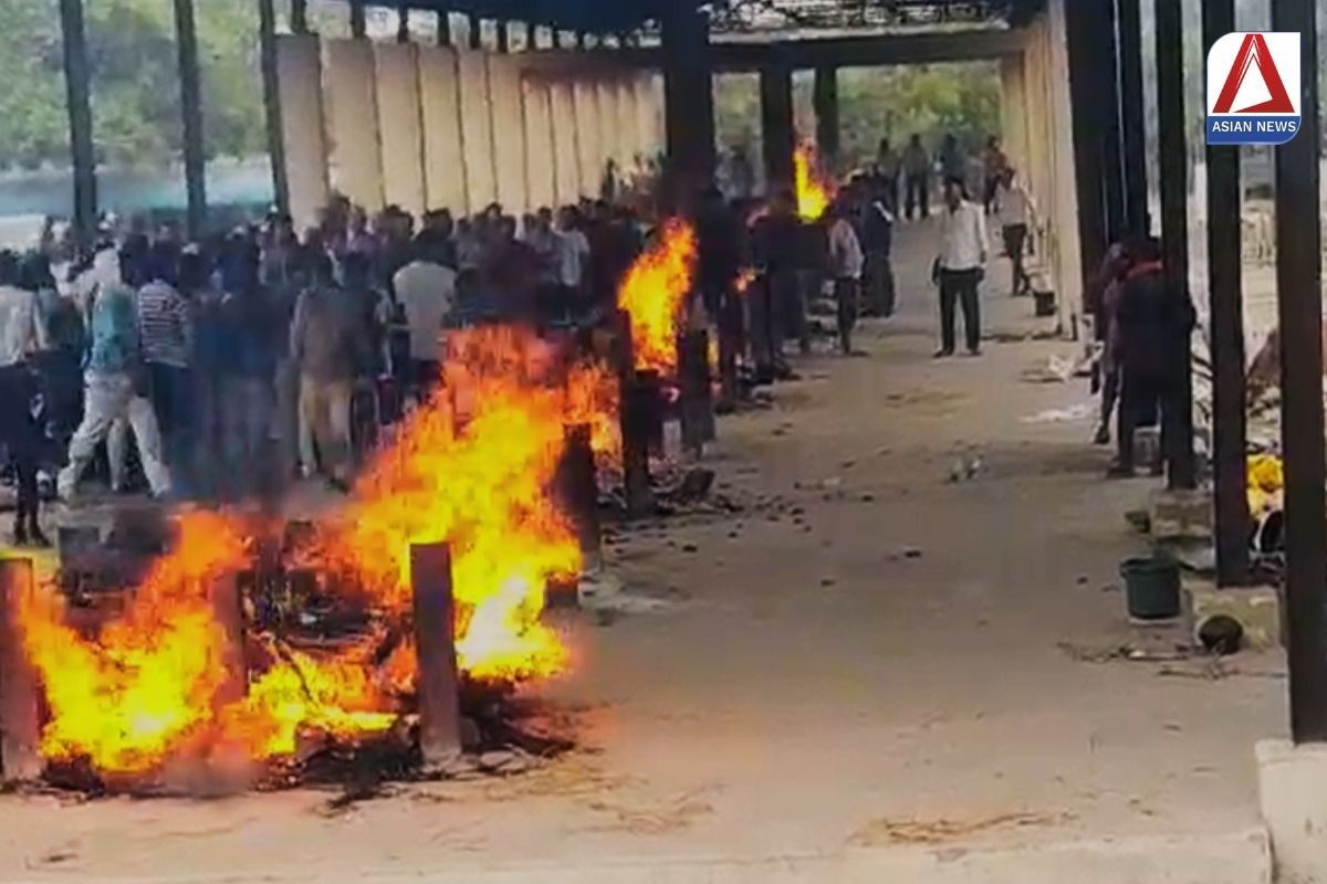 रायपुर बिलासपुर-अंबिकापुर सड़क हादसे में जान गंवाने वाले 5 युवकों का महादेव घाट पर एक साथ हुआ अंतिम संस्कार