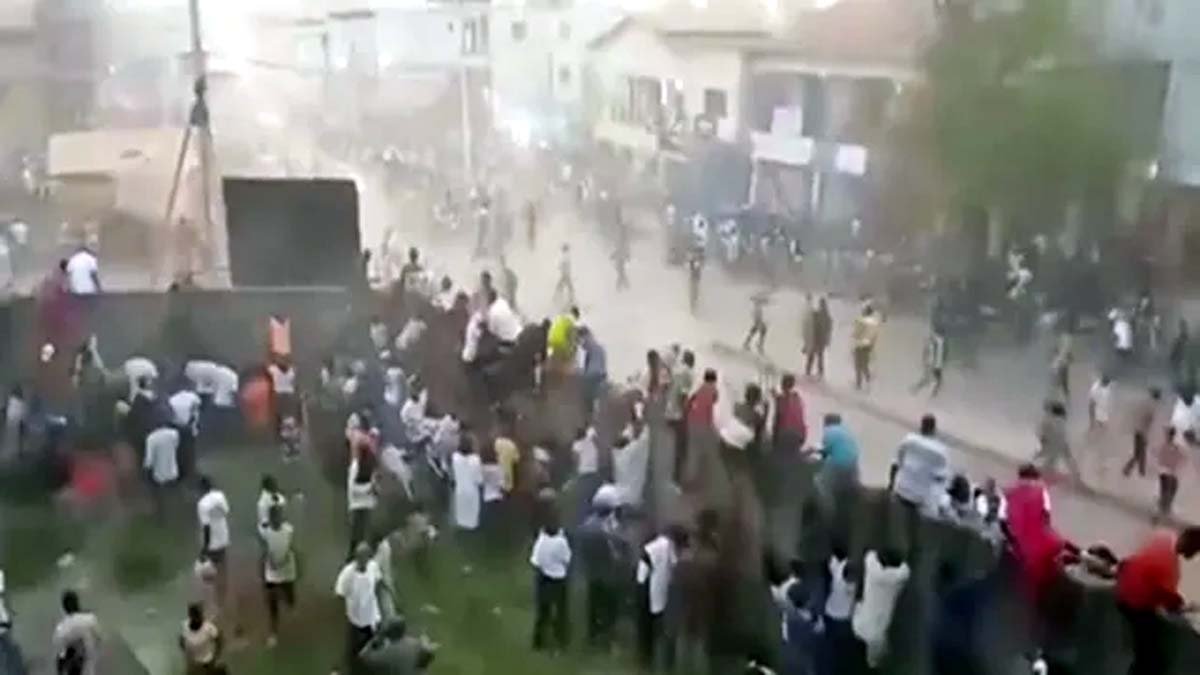 साउथ गिनी : फुटबॉल मैच में भगदड़ से 56 की मौत, दर्जनों घायल....