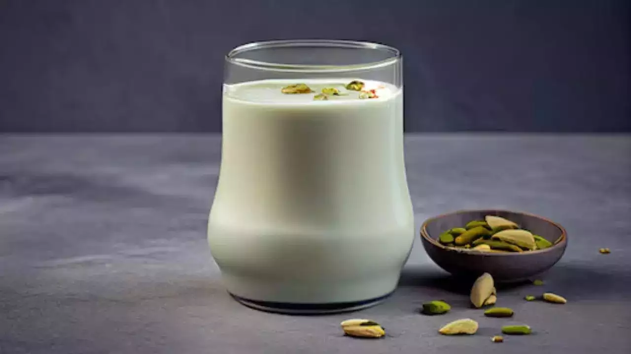Cardamom Milk : इम्यूनिटी बढ़ाने और दिल की सेहत के लिए फायदेमंद...