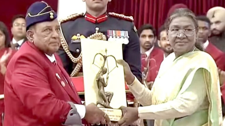MURLIKANT PETKAR: 'चंदू चैंपियन' के लिए अर्जुन पुरस्कार से सम्मानित हुए मुरलीकांत पेटकर....