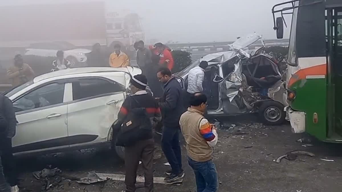 ACCIDENT ON DELHI MEERUT EXPRESSWAY: दिल्ली-मेरठ एक्सप्रेसवे पर बड़ा हादसा, 25 गाड़ियां टकराईं, कई घायल...