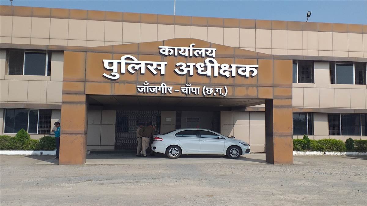 ट्रेन हादसे में 2 की मौत, शव कई हिस्सों में बंटे