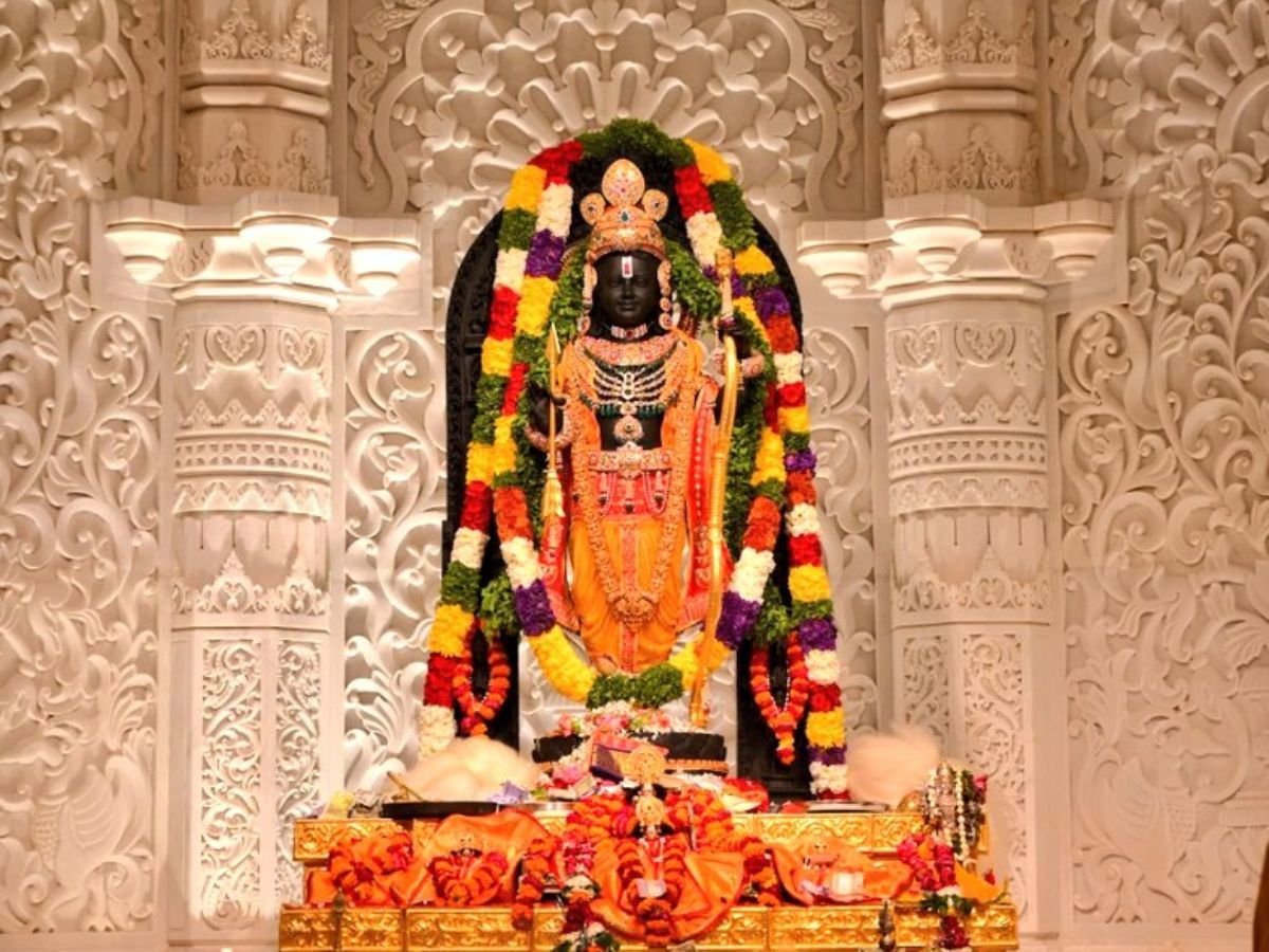 Ayodhya Ramlala Aarti Darshan 15: रामलला का दिव्य श्रृंगार, भक्तों के लिए अद्भुत दर्शन...