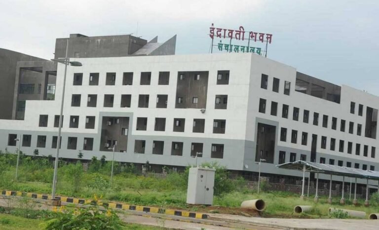 IAS Transfer Breaking : 2 IAS अफसरों के तबादले...जानें कौन कहां से किधर ....