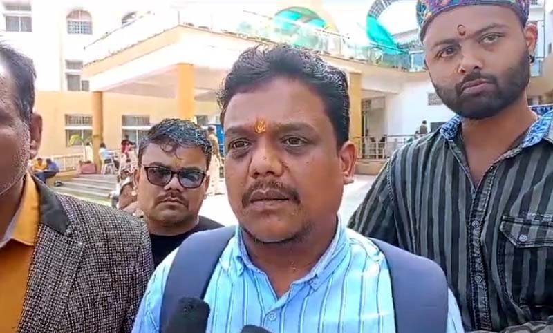 MP Sagar News : आखिर क्यों 5 लाख रूपये लेकर जनसुनवाई में पहुंचा युवक....जानें पूरा मामला