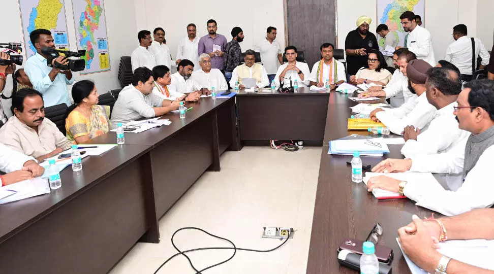 CG Big Breaking: राजीव भवन में सचिन पायलट की मौजूदगी में कांग्रेस की बड़ी बैठक, थोड़ी ही देर में जारी होगी कांग्रेस उम्मीदवारों की सूची...