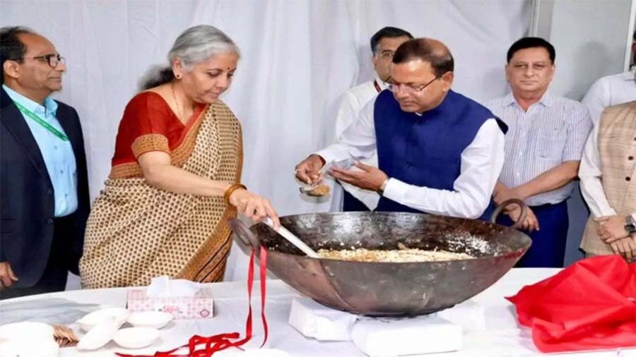 Budget 2025 : हलवा सेरेमनी कल, जानिए इसकी परंपरा और महत्व...... Budget 2025 : हलवा सेरेमनी कल, जानिए इसकी परंपरा और महत्व......