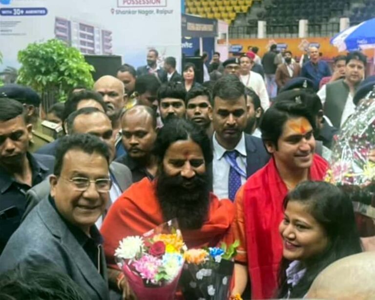 दैनिक भास्कर के प्रॉपर्टी एक्सपो में सिंघानिया बिल्डकॉन के स्टॉल पर बाबा रामदेव और बागेश्वर बाबा ने किया विजिट : सुबोध सिंघानिया ने किया स्वागत