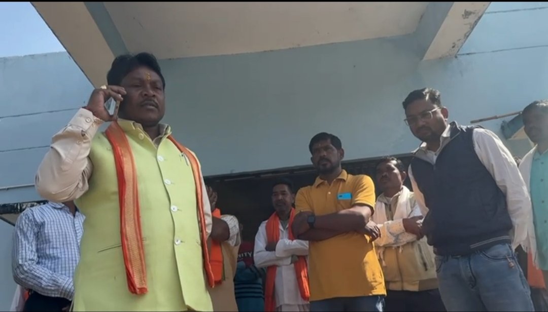 पखनार अस्पताल का निरीक्षण करने पहुंचे बस्तर सांसद महेश कश्यप....