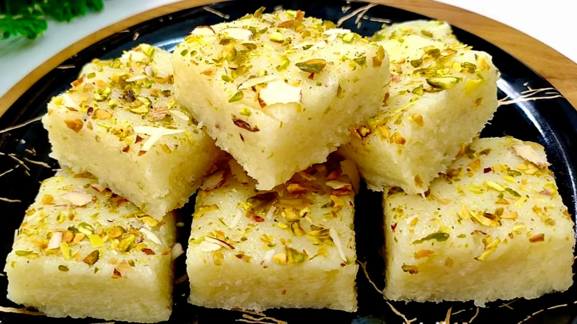 Suji Barfi Recipe : घर पर बनाएं स्वादिष्ट और झटपट सूजी की बर्फी...
