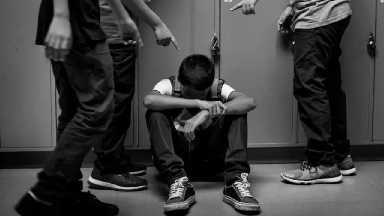 Kerala Student Suicide: काले रंग का मजाक और टॉयलेट सीट की घिनौनी सजा, छात्र ने की आत्महत्या... Kerala Student Suicide: काले रंग का मजाक और टॉयलेट सीट की घिनौनी सजा, छात्र ने की आत्महत्या...