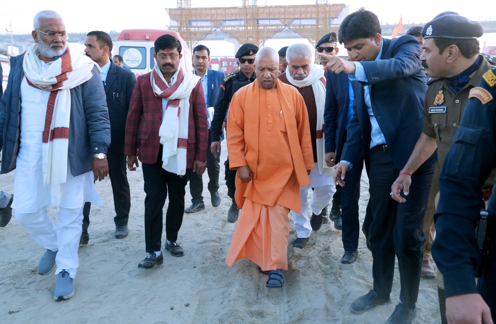 Mahakumbh 2025: महाकुंभ में आग पर काबू, सीएम योगी ने किया निरीक्षण...