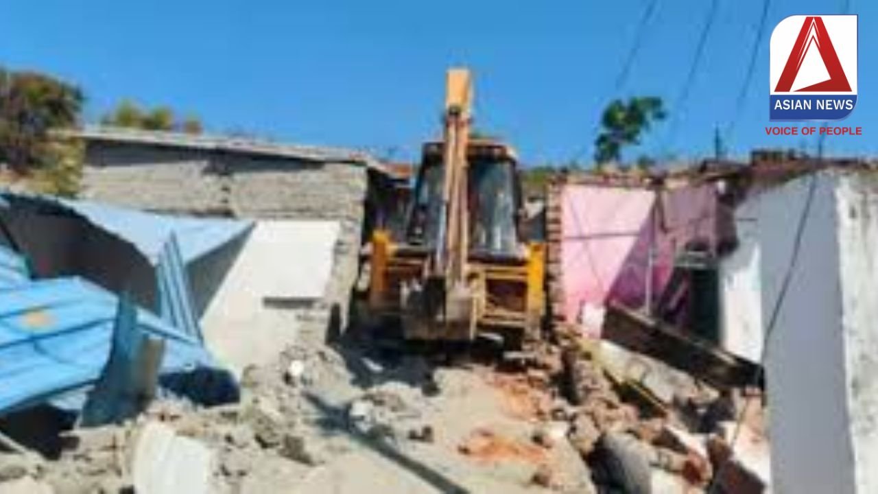 Ambikapur News : महामाया पहाड़ में बुलडोजर कार्रवाई पर गरमाई सियासत