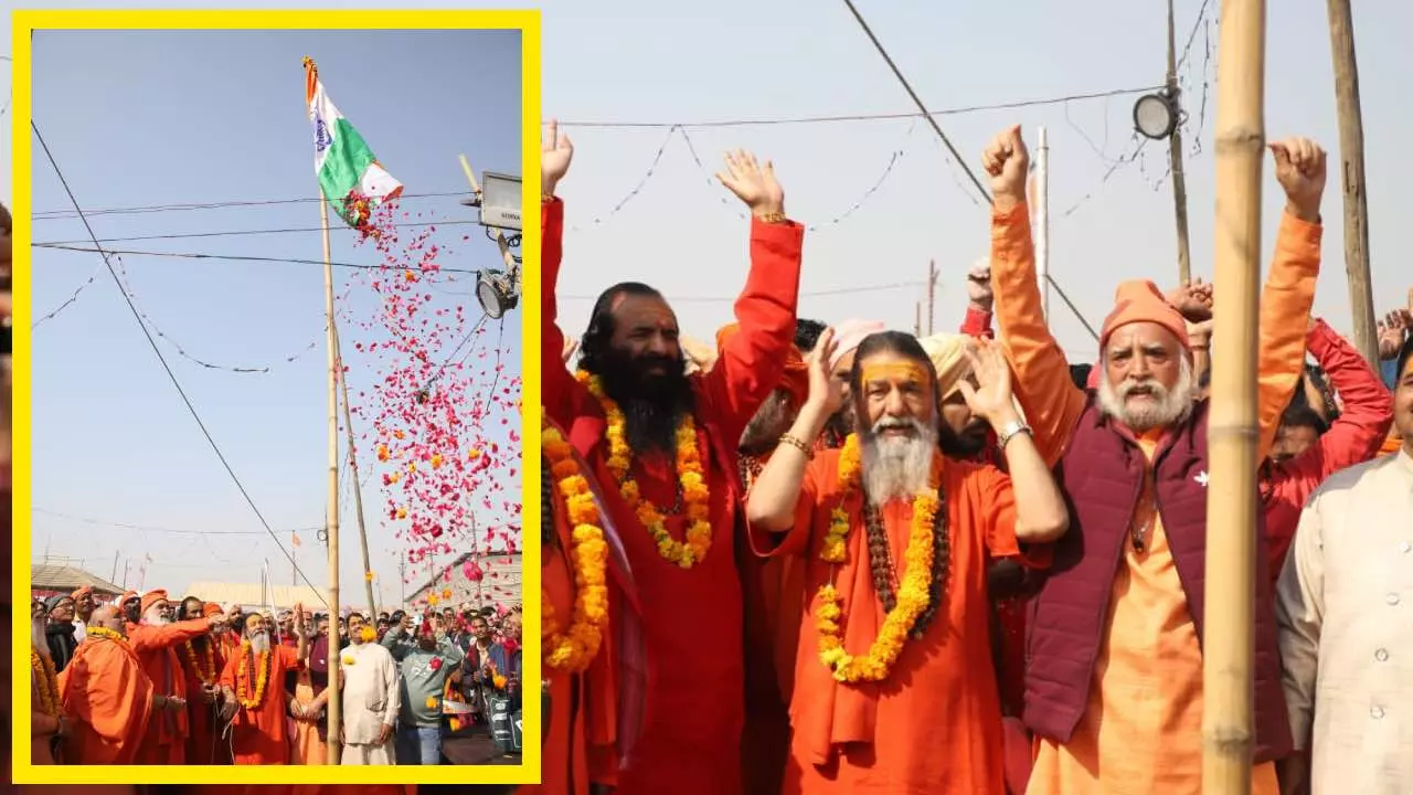 Mahakumbh 2025: साधु-संतों ने महाकुंभ में गणतंत्र दिवस पर फहराया तिरंगा, गाया राष्ट्रगान....