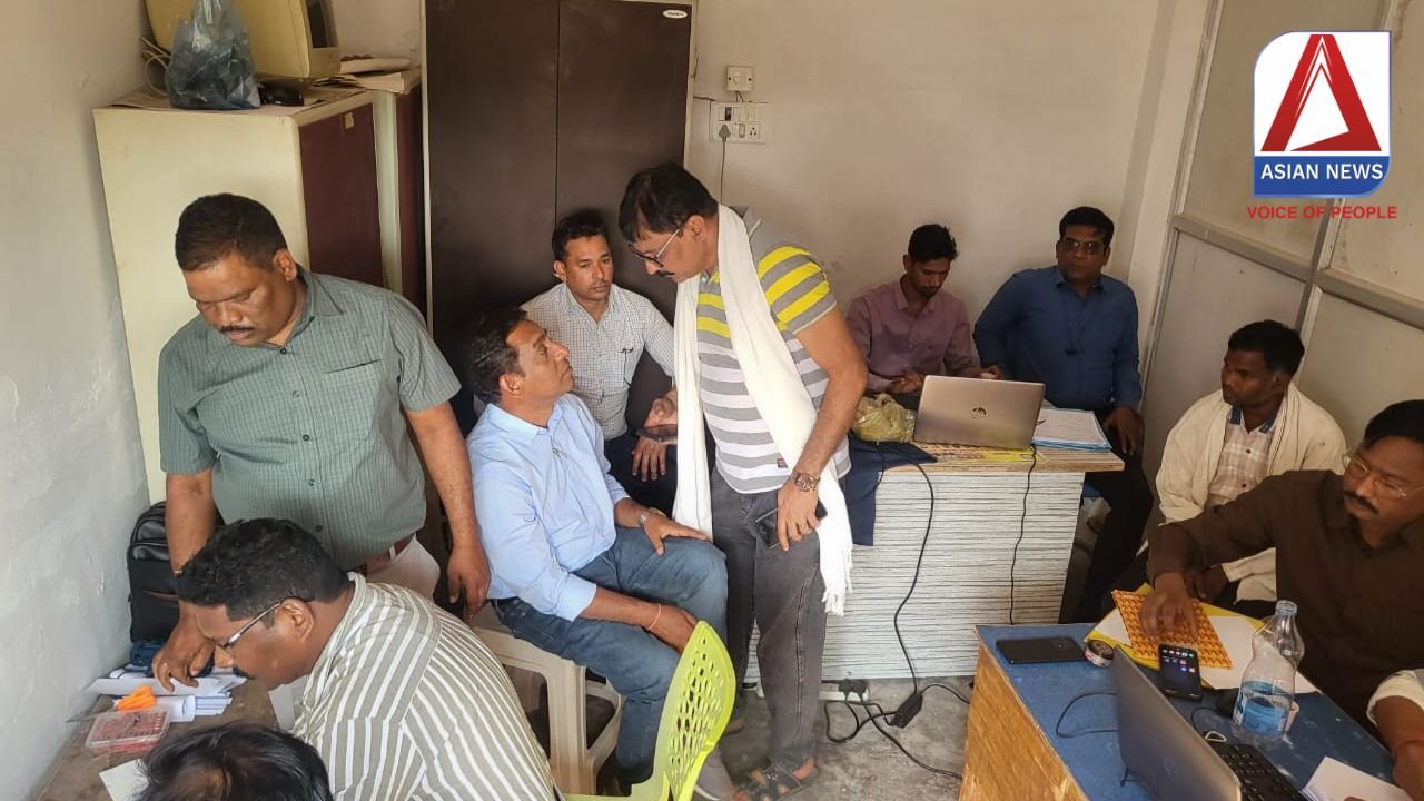 Mungeli News : रिश्वत लेते रंगे हाथो पकड़ाया पटवारी....ACB की कार्रवाई....