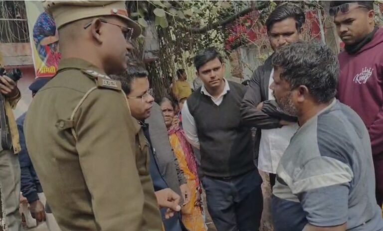 Raipur Breaking : राजभवन के पास हंगामा : परिवार समेत आत्मदाह की कोशिश...देखें वीडियो