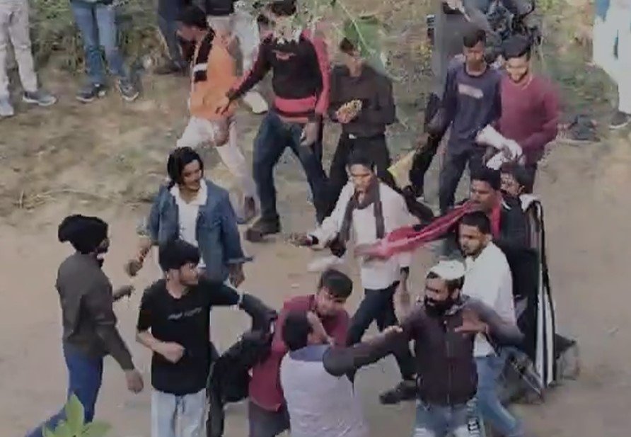 Rewa Viral News : पति, पत्नी के साथ मारपीट का वीडियो वायरल.....