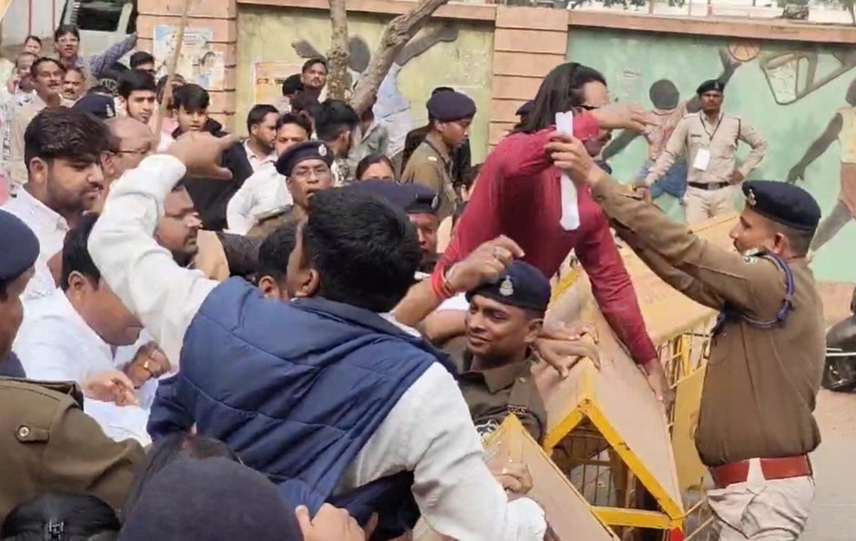 Bilaspur Breaking : कांग्रेस के प्रदर्शन के दौरान जमकर बवाल......