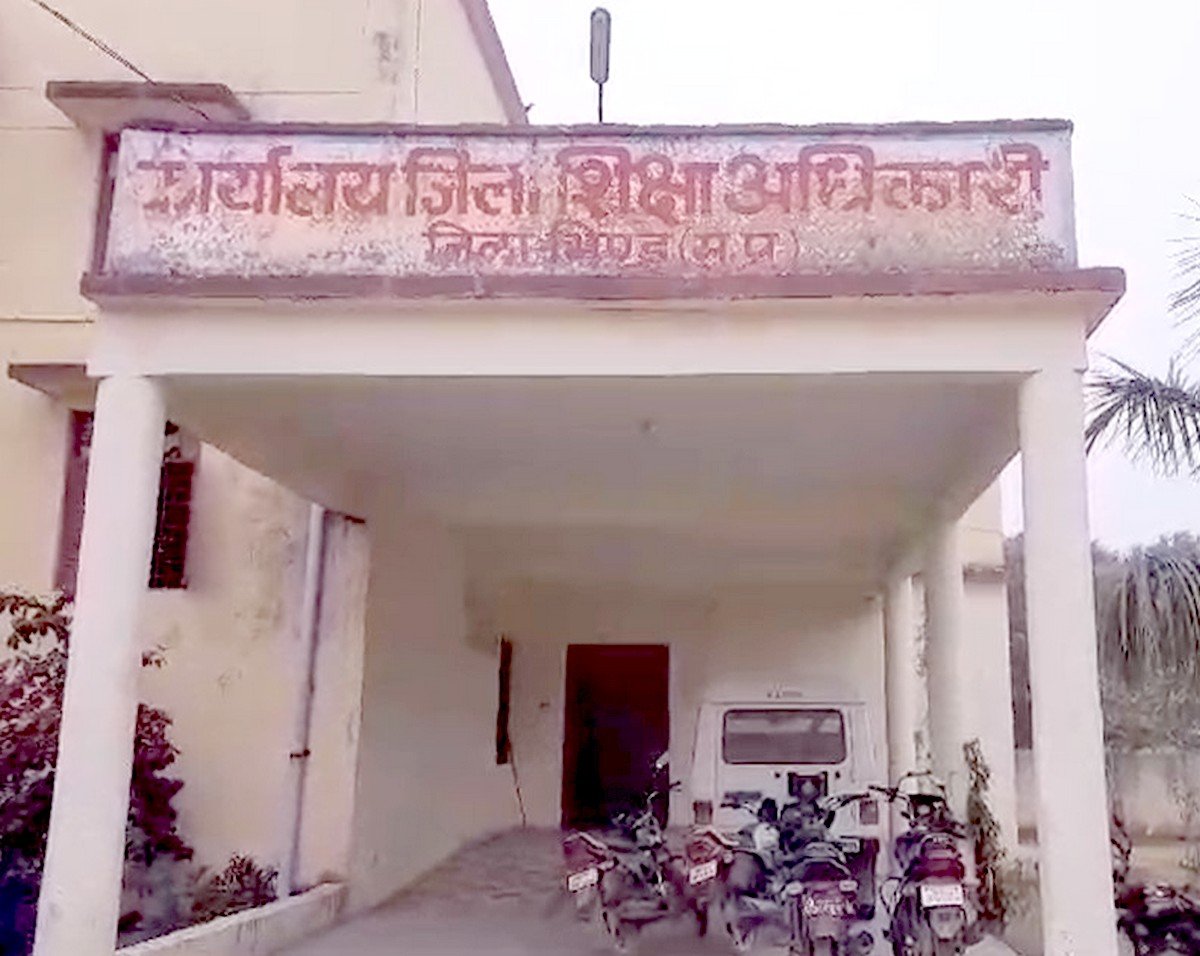 MP Bhind News : आशिक मिजाज सरकारी टीचर की "रासलीला" से परेशान महिला स्टाफ