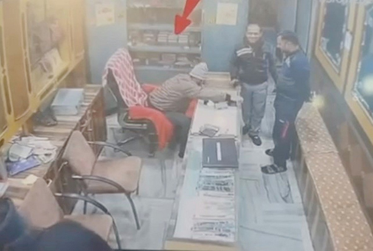 Kasganj Breaking : सर्राफा कारोबारी की हार्ट अटैक से मौत का लाइव वीडियो वायरल.....