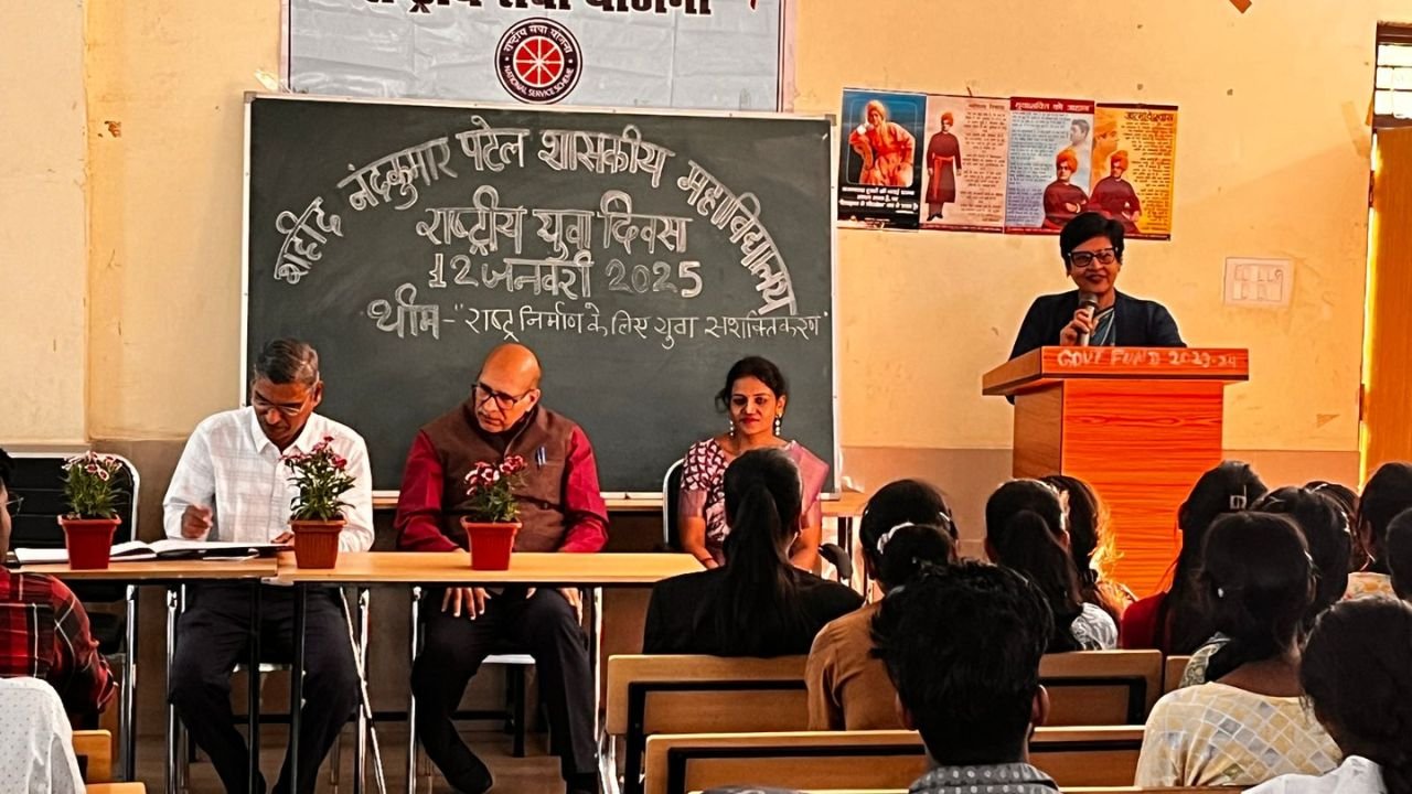 राष्ट्रीय युवा दिवस : शहीद नंदकुमार पटेल महाविद्यालय में विवेकानंद के विचारों पर व्याख्यान....